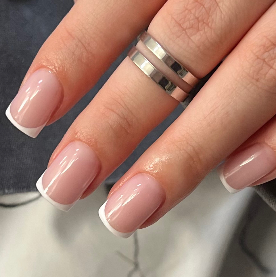 Маникюр с покрытием. Укрепление гелем. Френч.