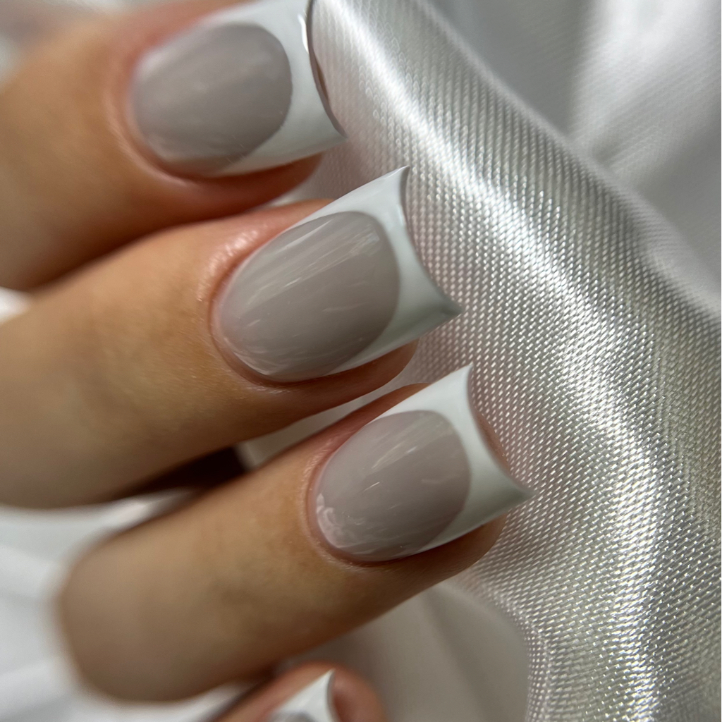 Коррекция ногтей френч (снятие, маникюр, мелкий ремонт 1-2 ногтей, укрепление гелем, френч, топ.)