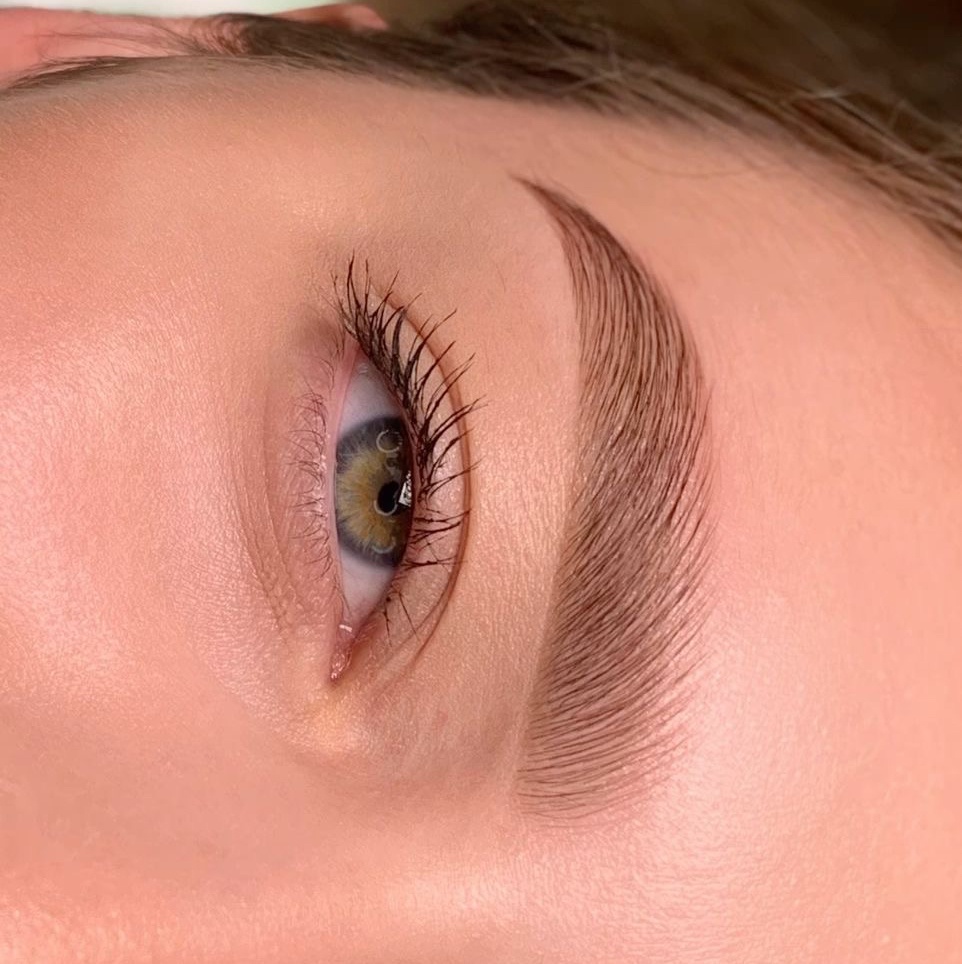 Коррекция и окрашивание бровей