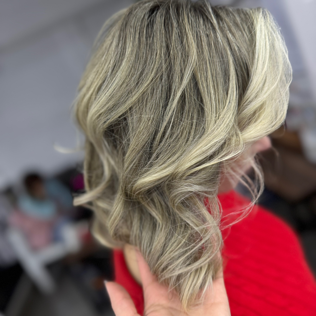 Укладка волос феном