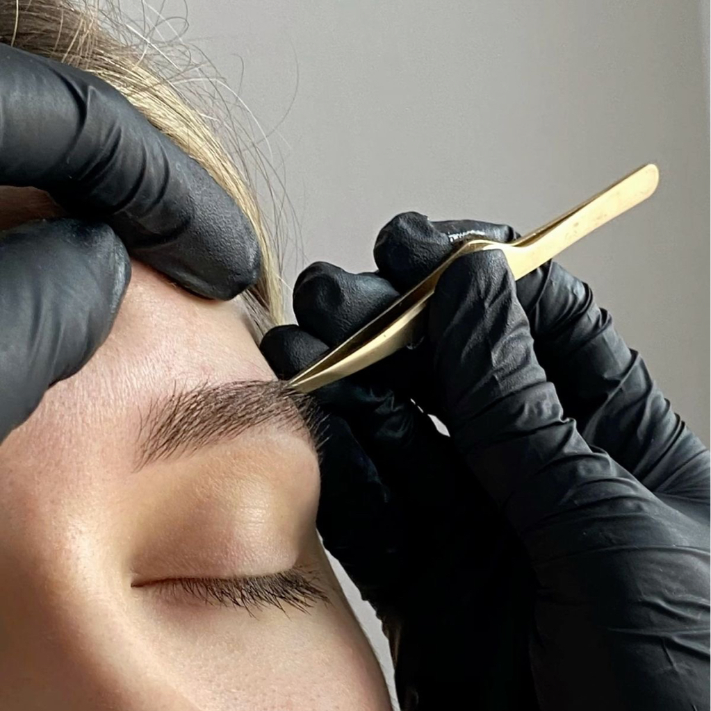 Консультация по восстановлению бровей Online