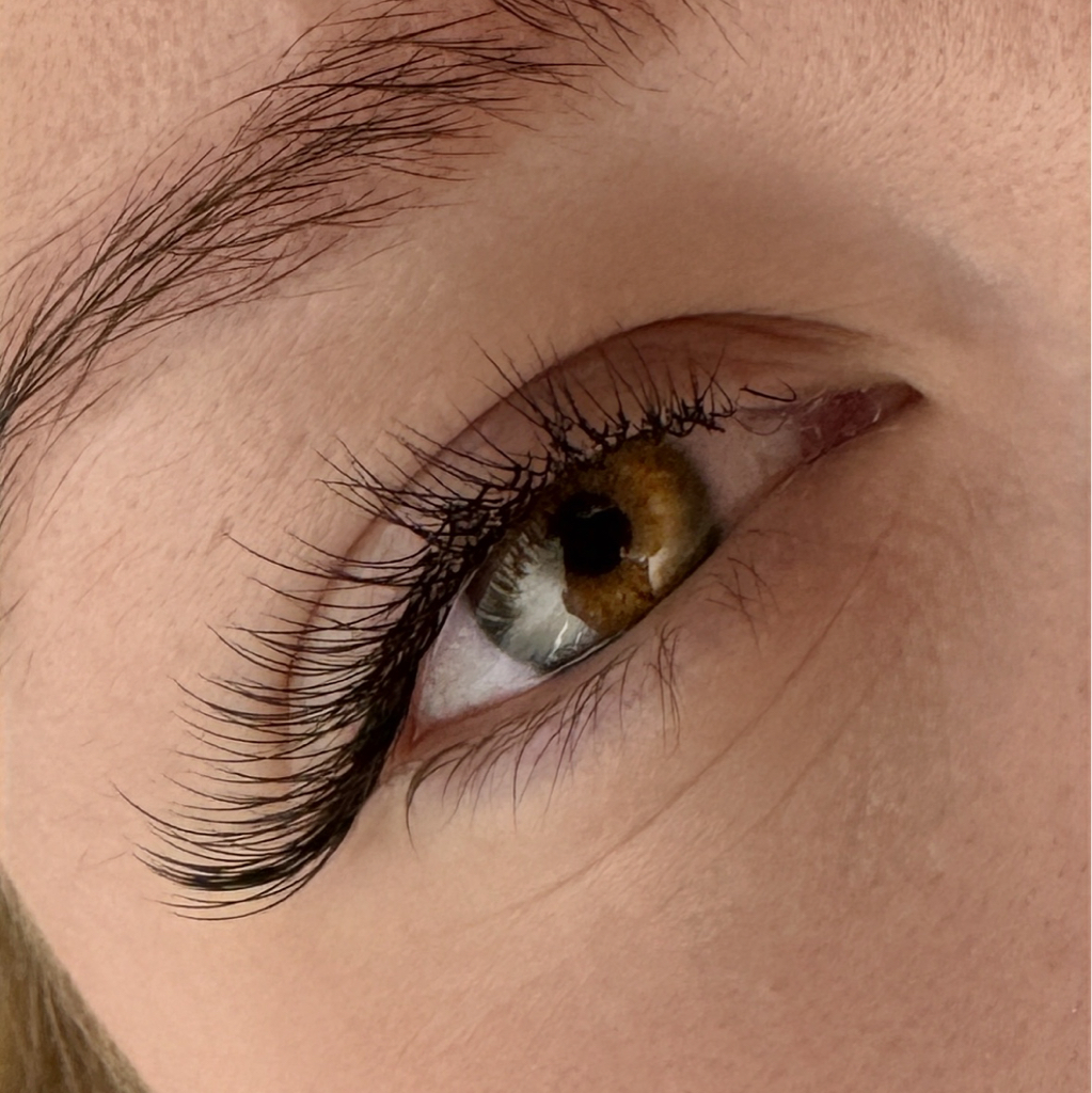 Наращивание ресниц классика