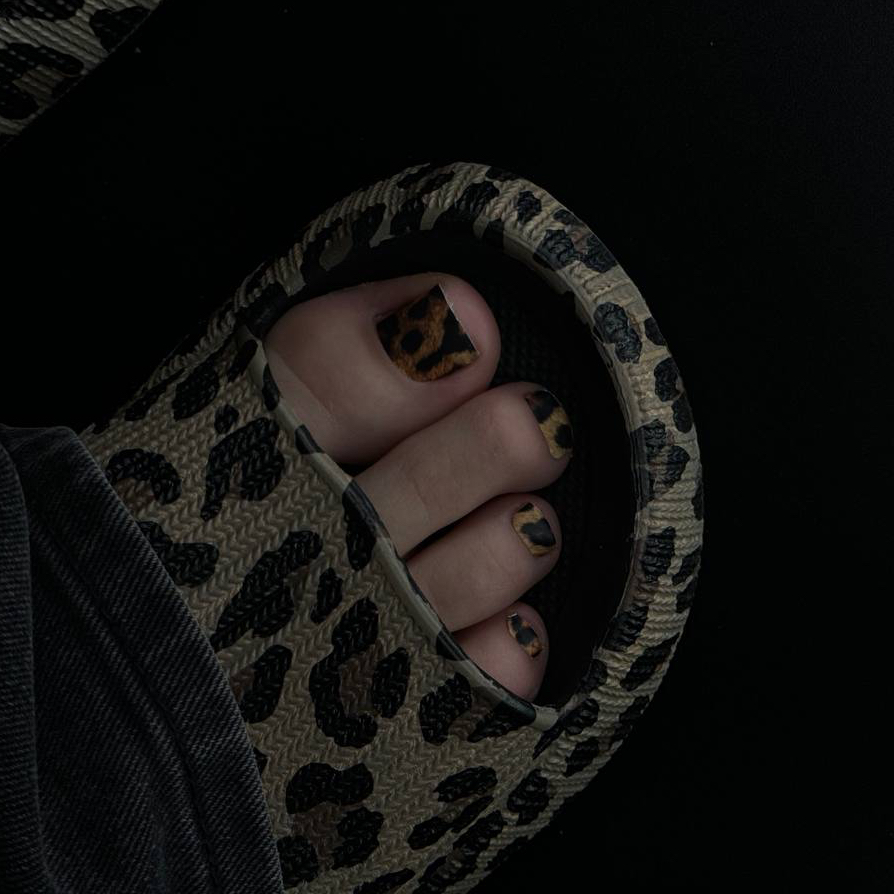 Пленочный педикюр