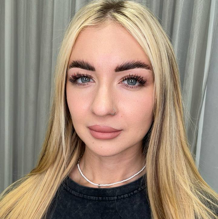 Брови(окрашивание краской )