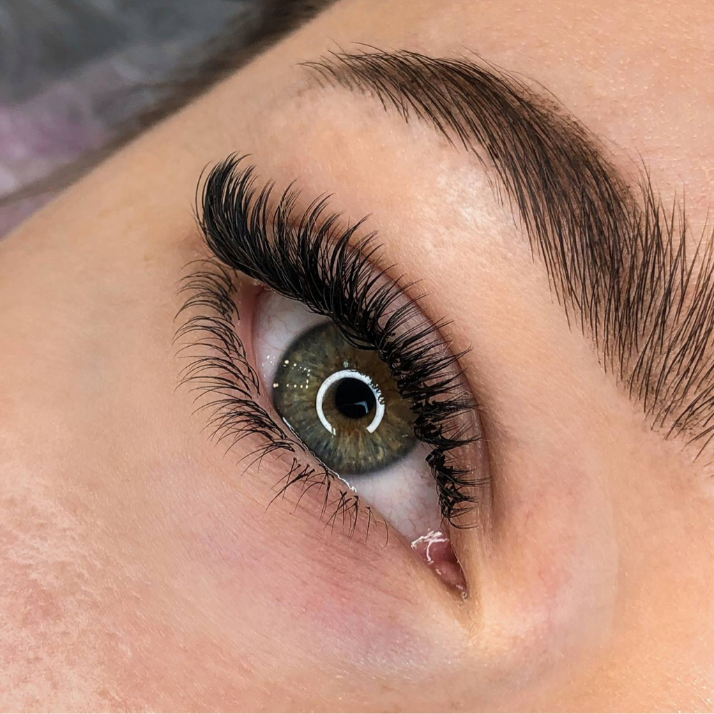 Наращивание нижних ресниц