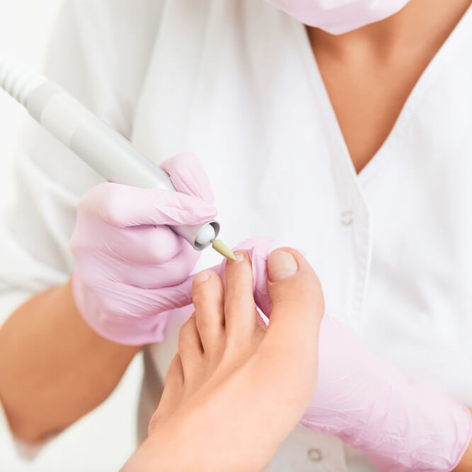 Педикюр  вся стопа ( входит снятие, полный педикюр, легкий массаж)