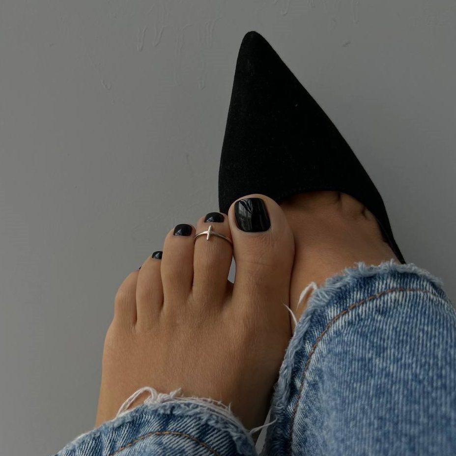 Педикюр вся стопа и пальчики + гель - лак ( входит снятие, полный педикюр, покрытие, легкий массаж)