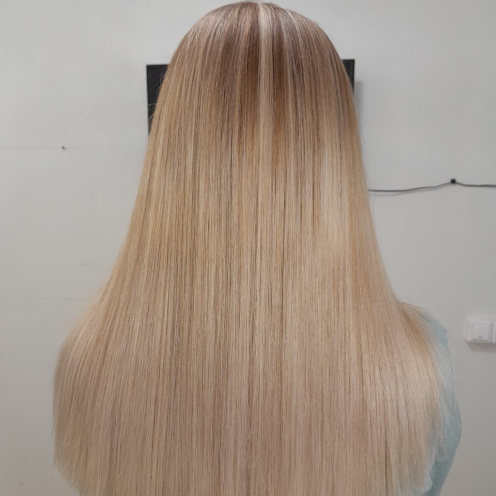 Кератиновое выпрямление волос