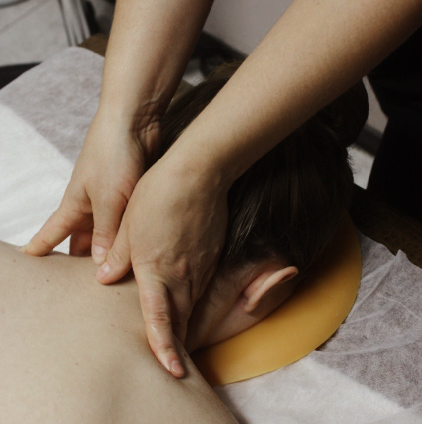 Массаж спины и шейно-воротниковой зоны