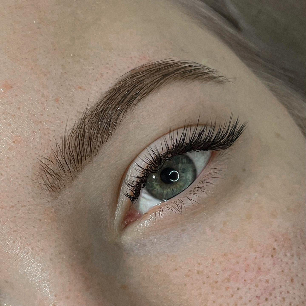 Окрашивание бровей