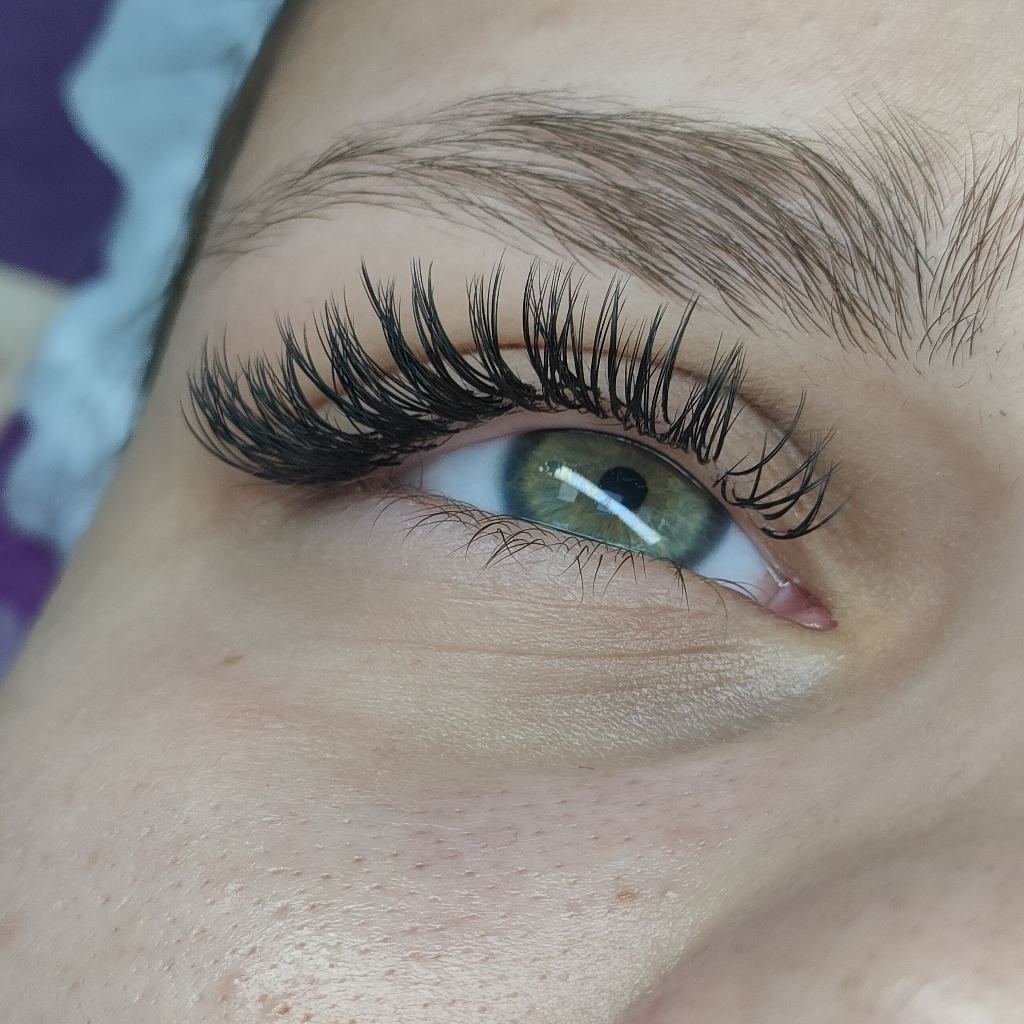 Наращивание ресниц 2,5 D