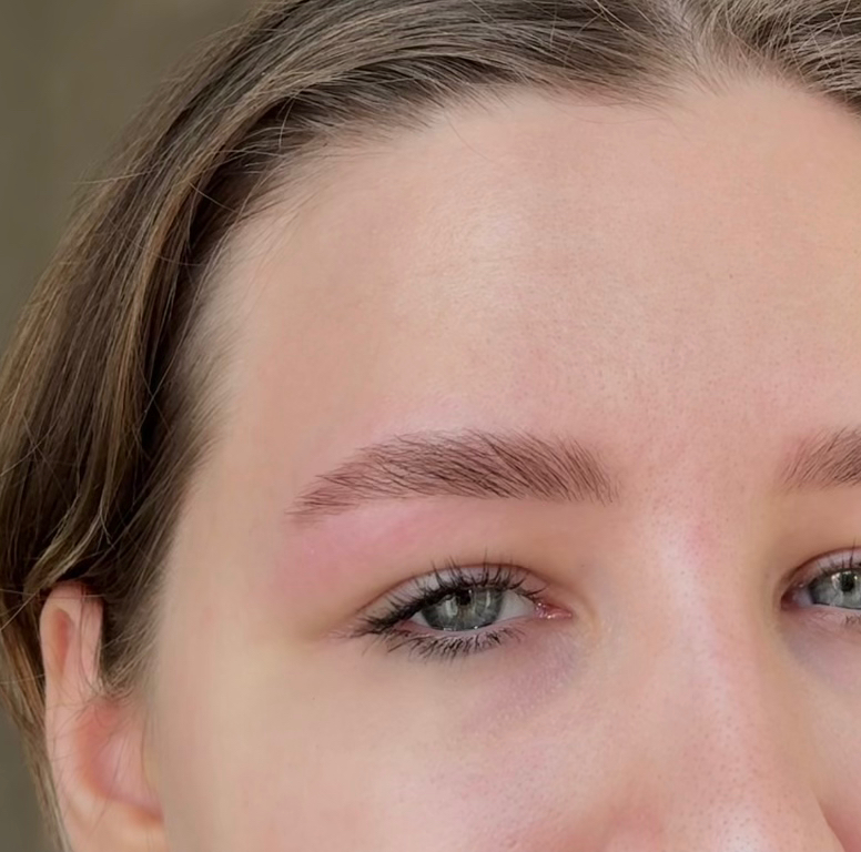 Окрашивание бровей