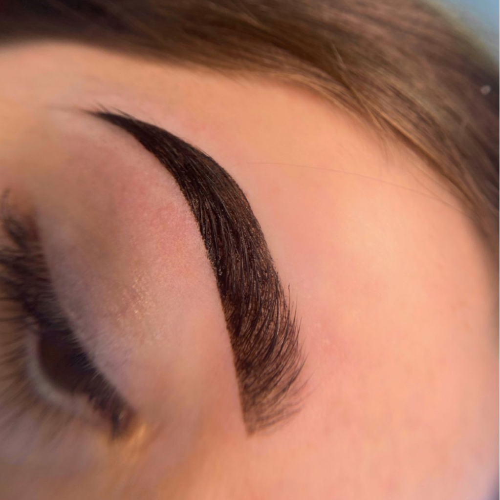 Окрашивание бровей