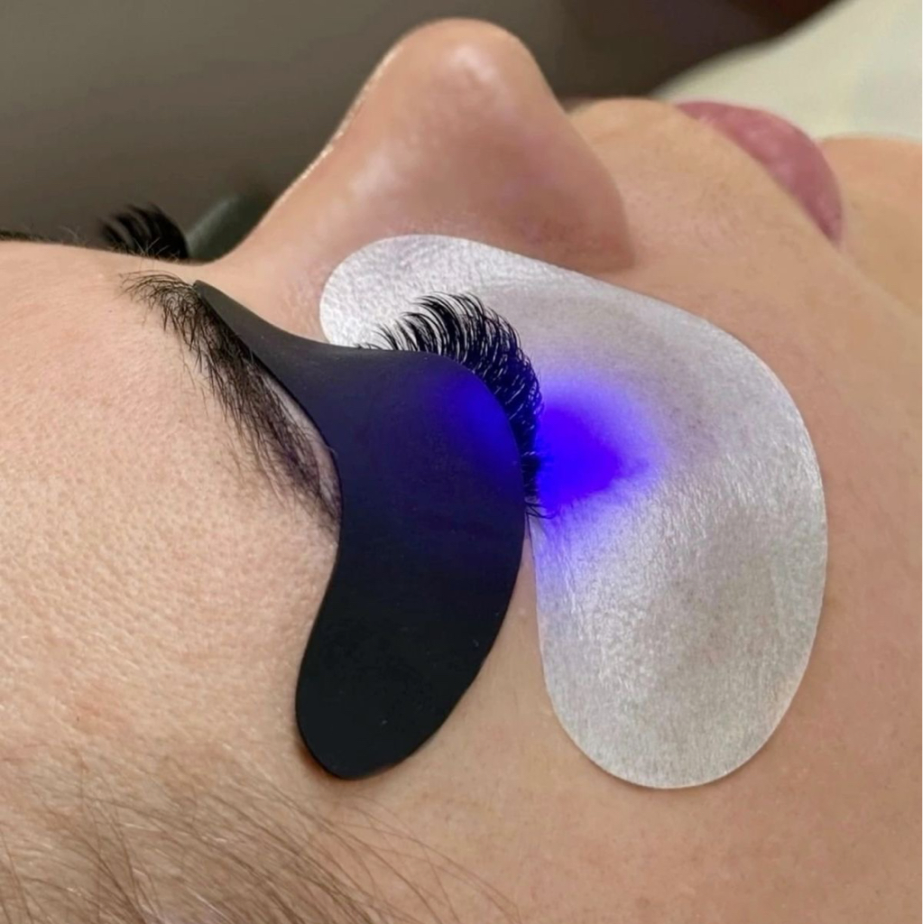 Наращивание ресниц — уголки (LED/Classic)