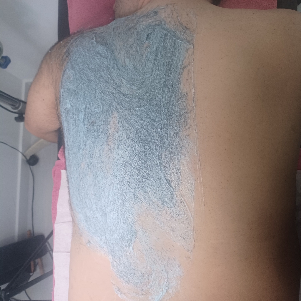 Depilação a cera ou creme corpo todo mais massagem relaxante.