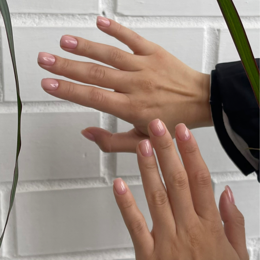 Маникюр на короткие ногти с Камуфлирующим покрытием (нюд)