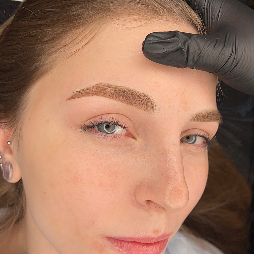 Перманентный макияж бровей