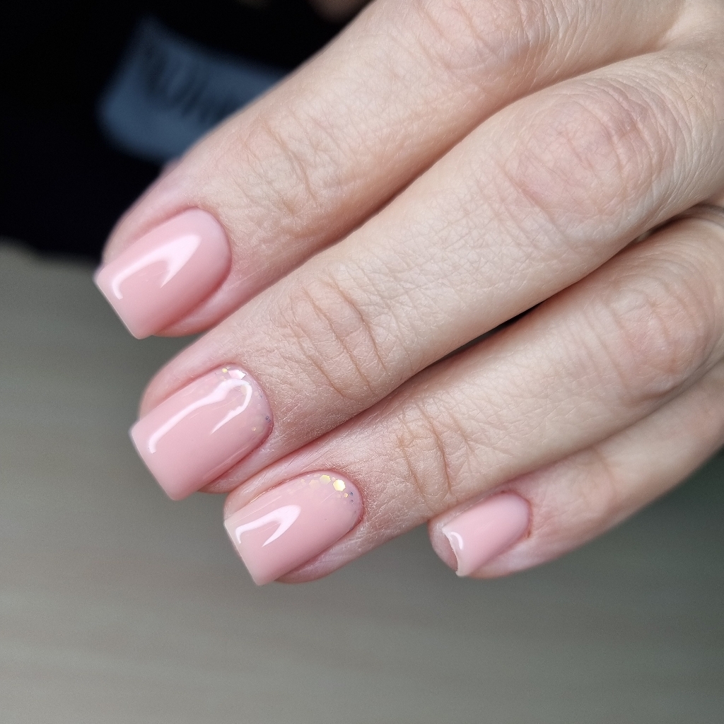 Маникюр с покрытием гель-лак(Тонкий слой базы + выравнивание цветным гелем + топ)