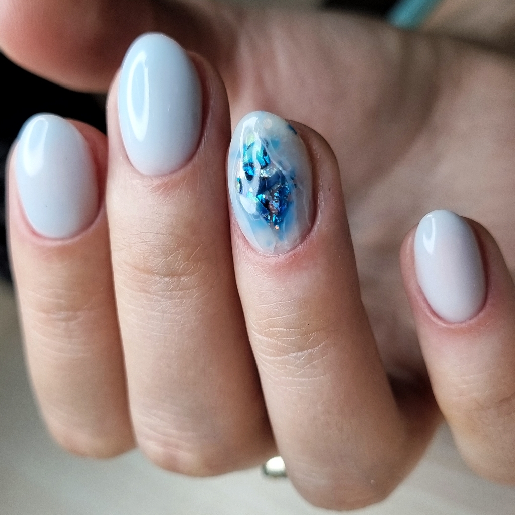 Маникюр с покрытием гель-лак(Тонкий слой базы + выравнивание гелем + цвет + топ)