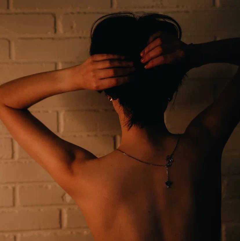 Комплекс №4: глубокий массаж лица + массаж спины и ШВЗ