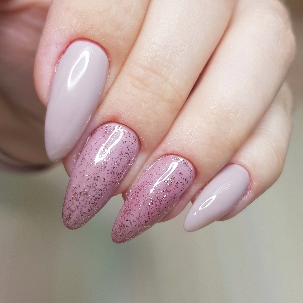 Маникюр с покрытием гель-лак(Тонкий слой базы + укрепление акриловой пудрой/акригелем + цвет + топ)