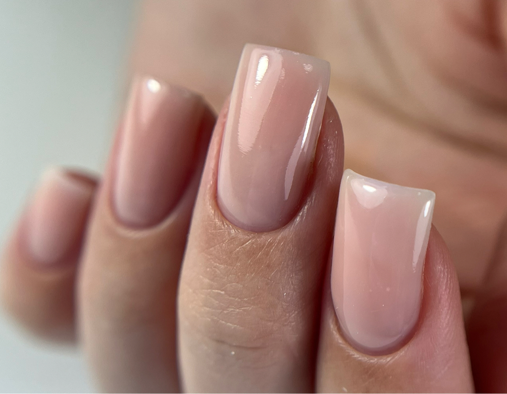 Маникюр с покрытием и укреплением гелем