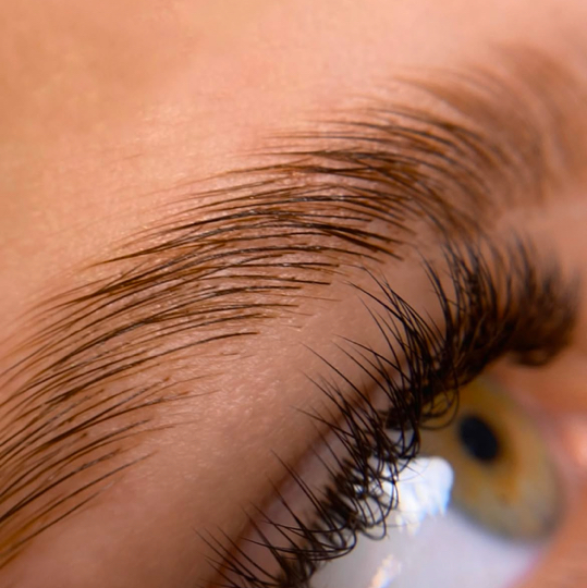 Коррекция бровей