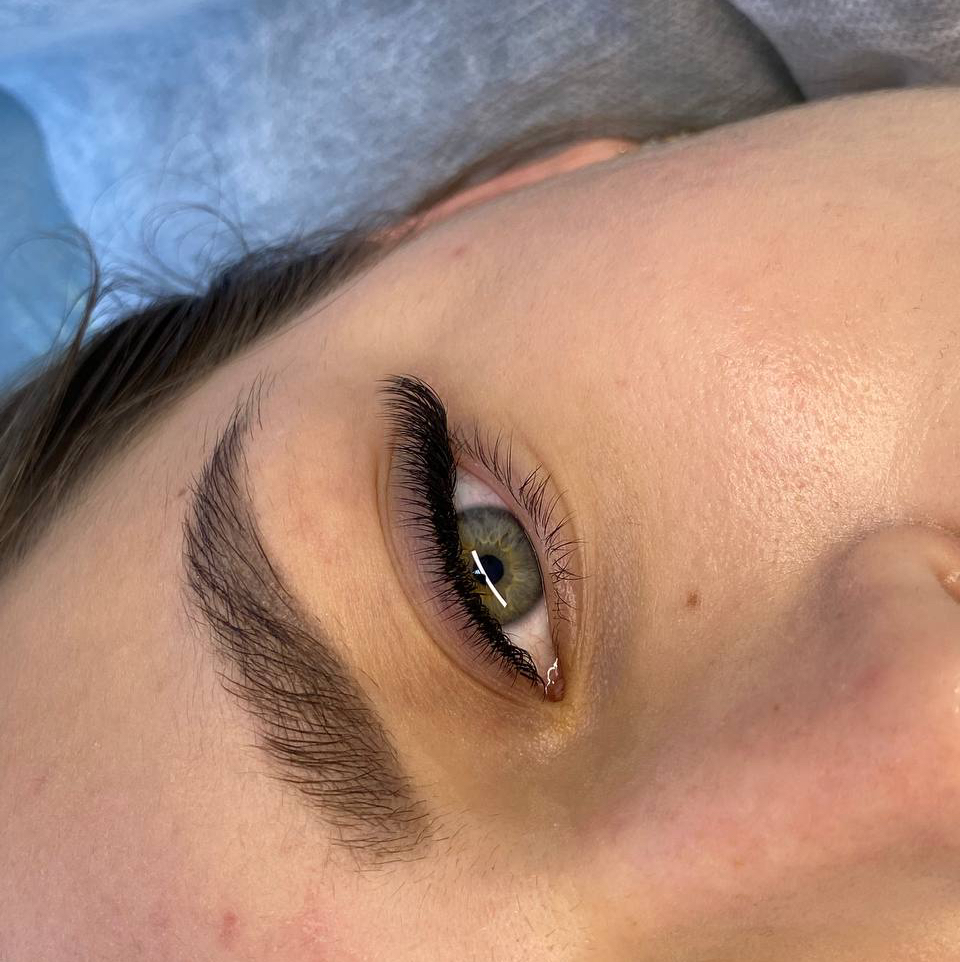 Наращивание ресниц  Объем 3д