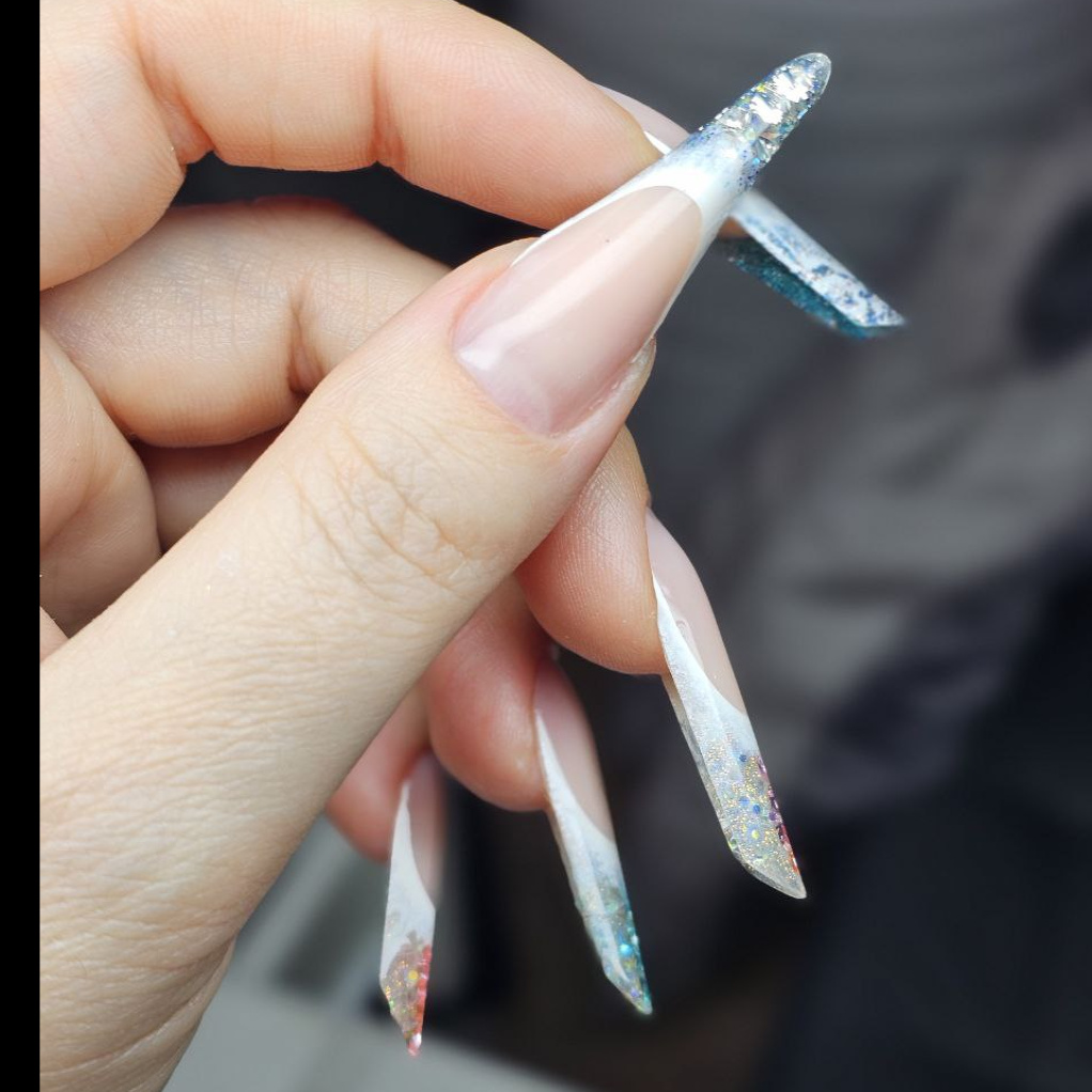 Наращивание креативное (блёстки, аквариум,рисунки, сочетание двух и более дизайнов)