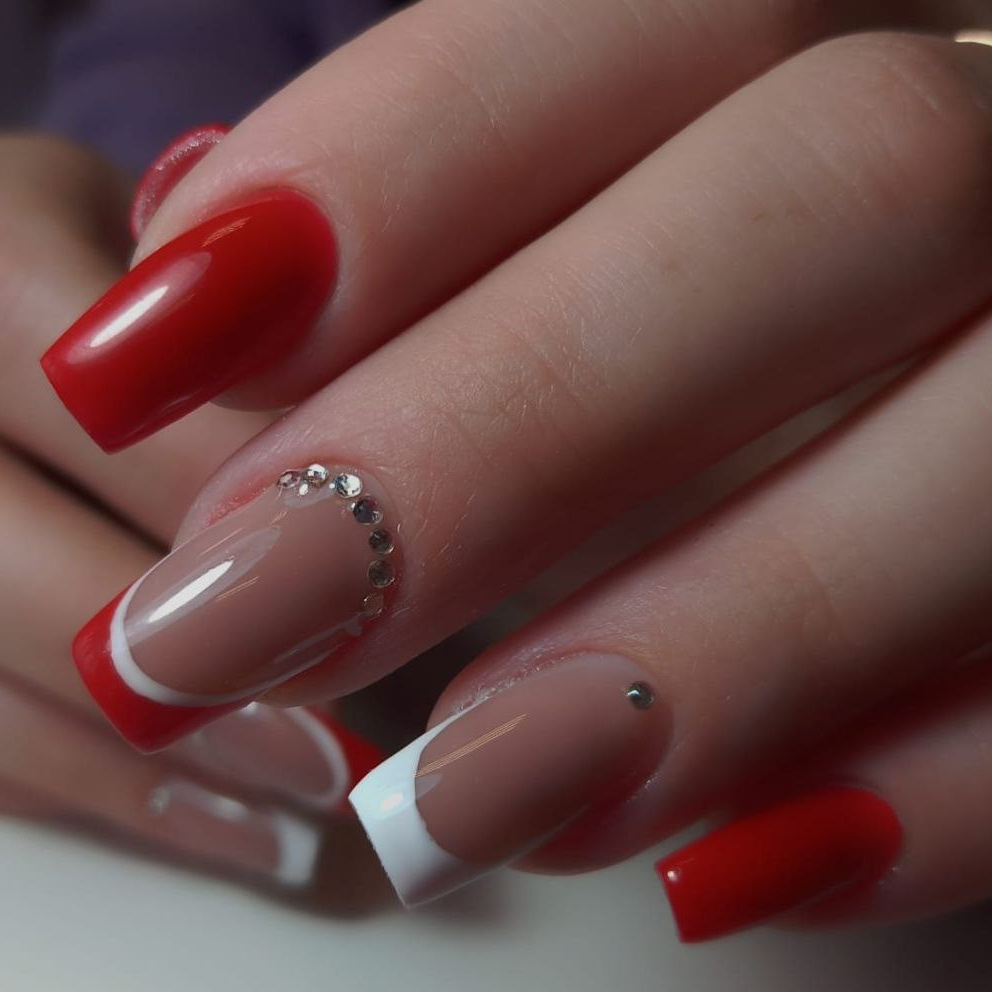 Наращивание ногтей с покрытием и дизайном