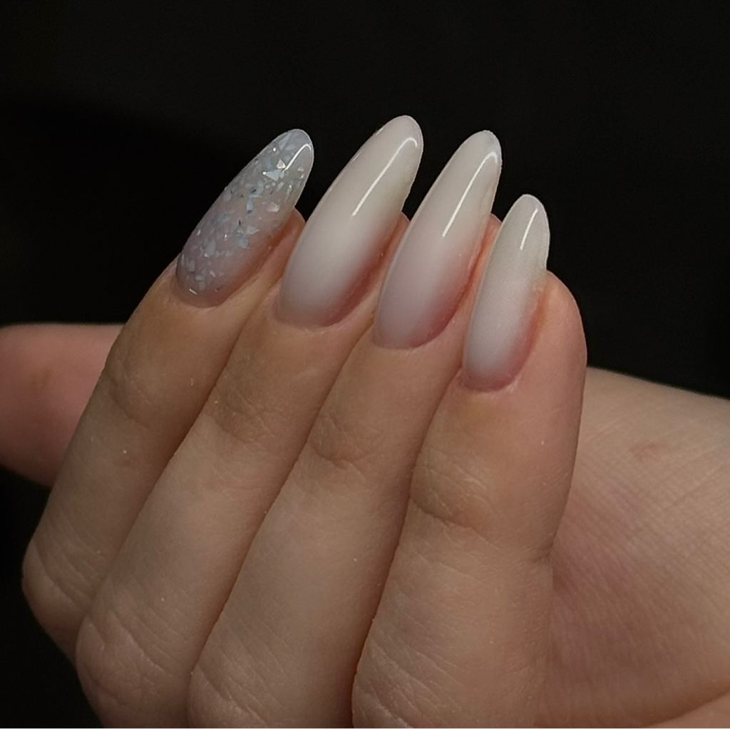 Маникюр укрепление жестким материалом