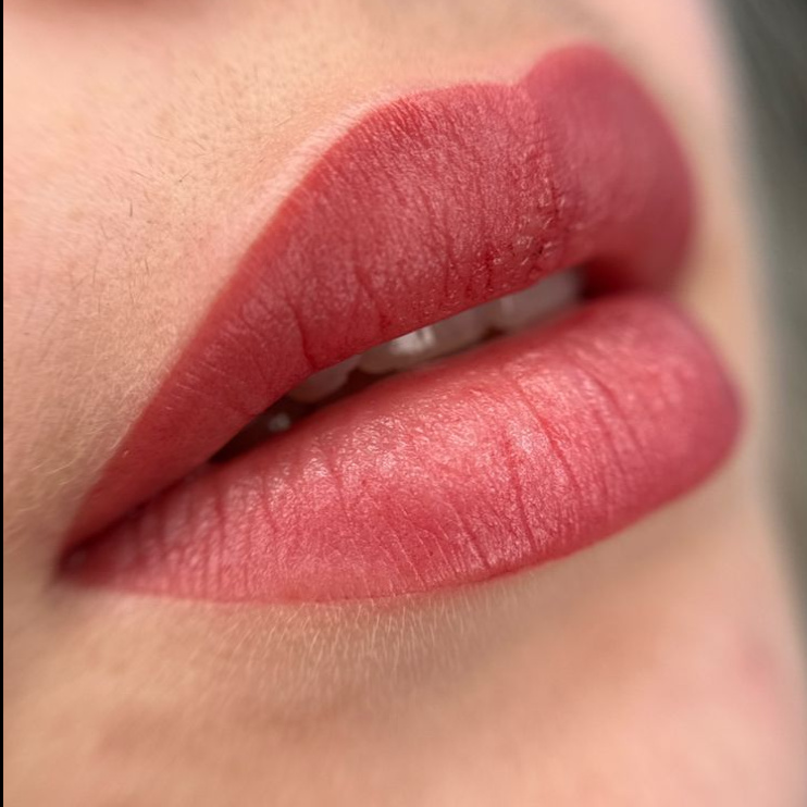 Перманентный макияж губ