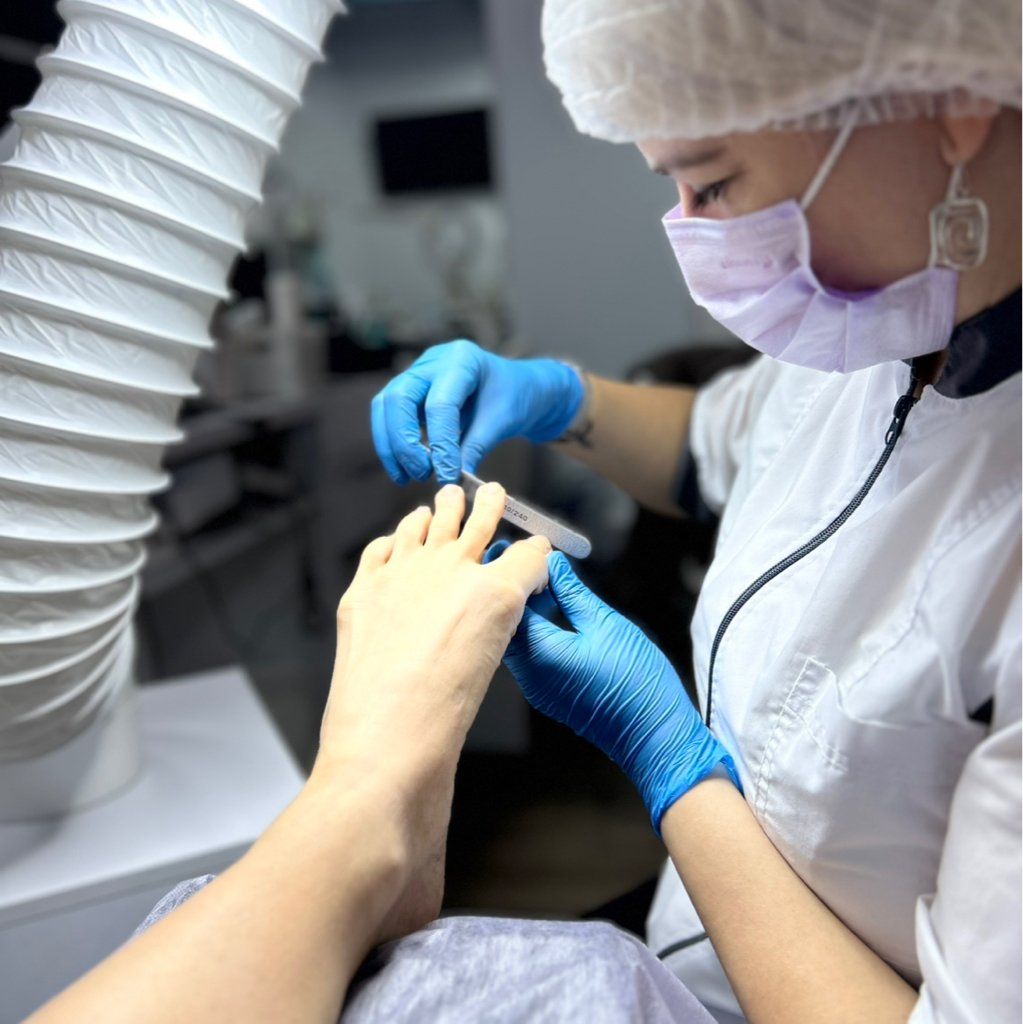 Аппаратный педикюр без покрытия (Снятие, гигиеническая обработка пальцев и стоп)