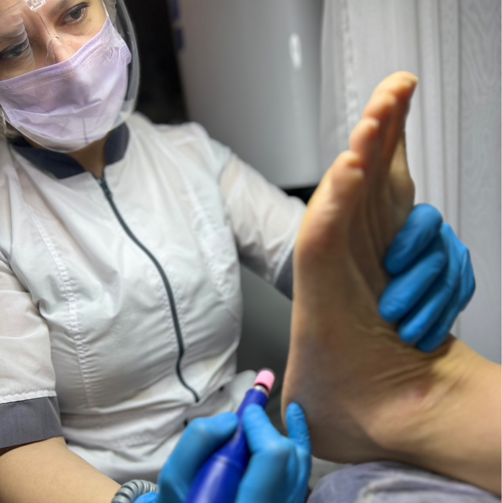 Педикюр: обработка только стоп