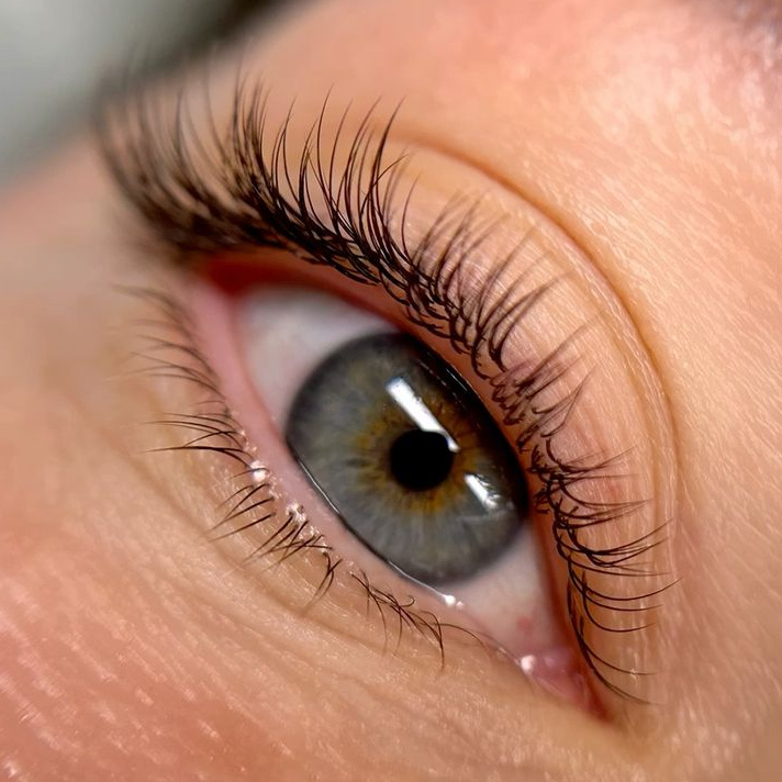 Наращивание ресниц классика
