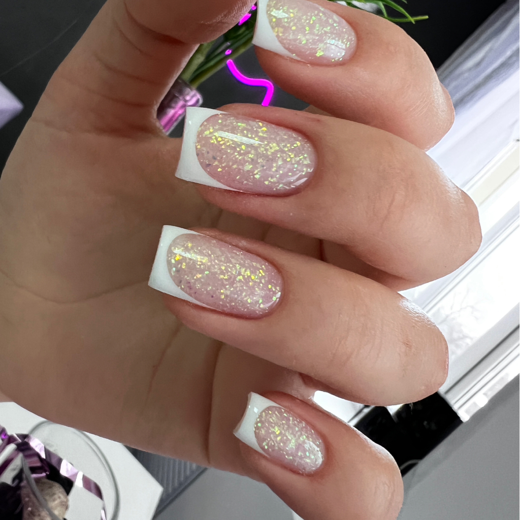 МАНИКЮР ФРАНЦУЗСКИЙ (френч)