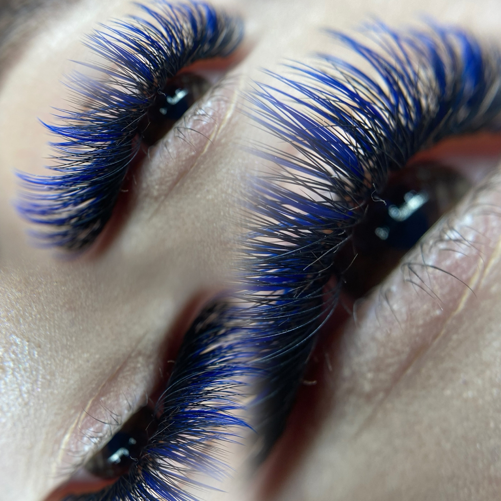 Декорирование цветными ресницами
