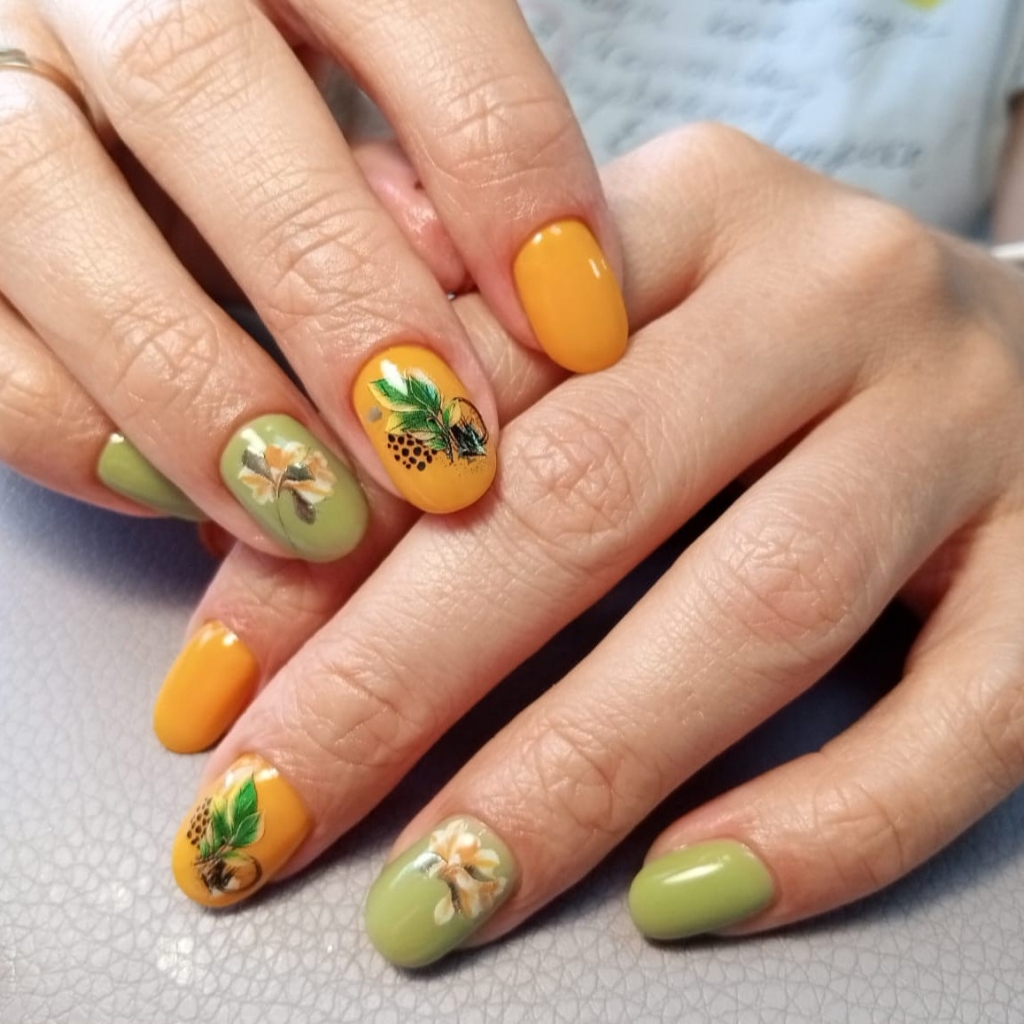 Маникюр  с покрытием  + укрепление гелем