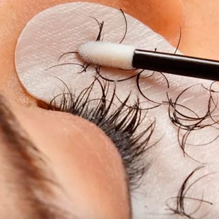 Снятие ресниц не нашего мастера с последующим наращиванием у нас