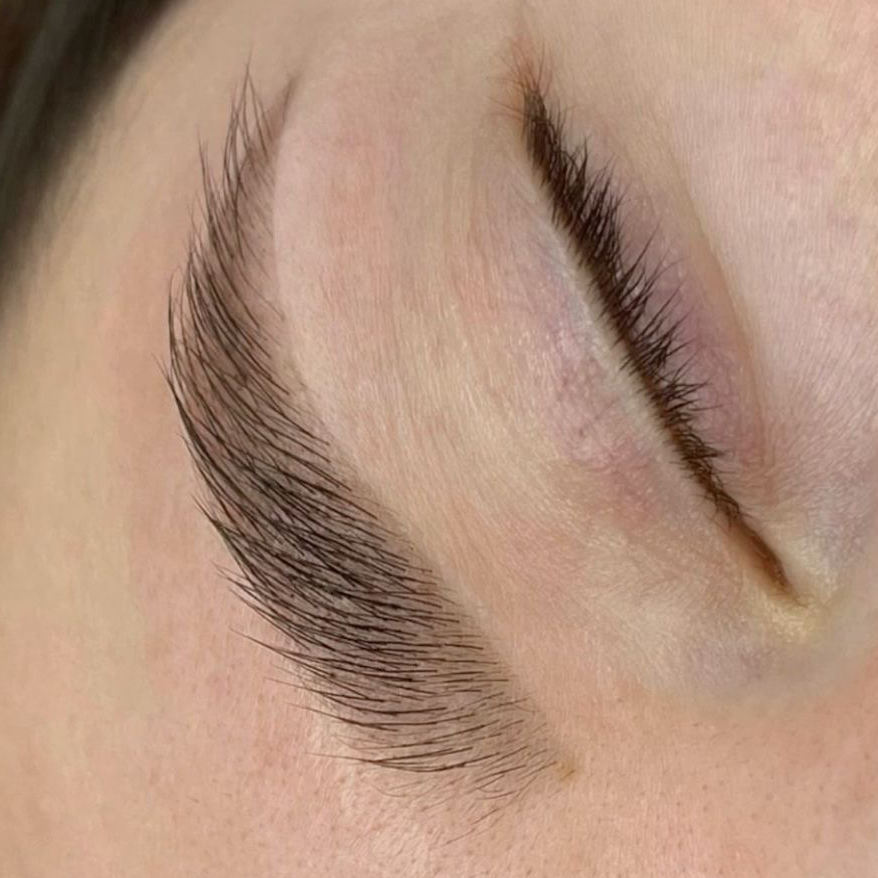 Коррекция бровей без окраски