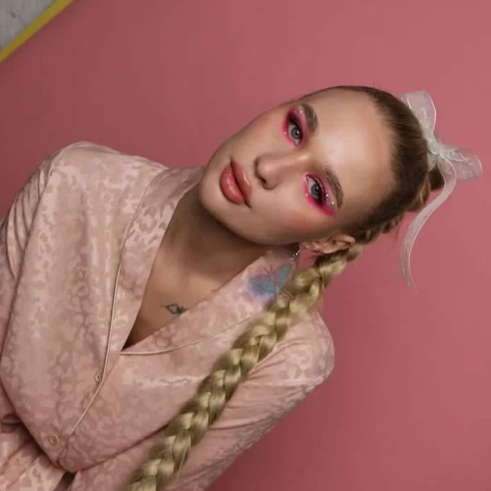 Крепление готового съемного хвоста. Время работы 30 минут. Стоимость 500₽. Дополнительные аксессуары оплачиваются отдельно.