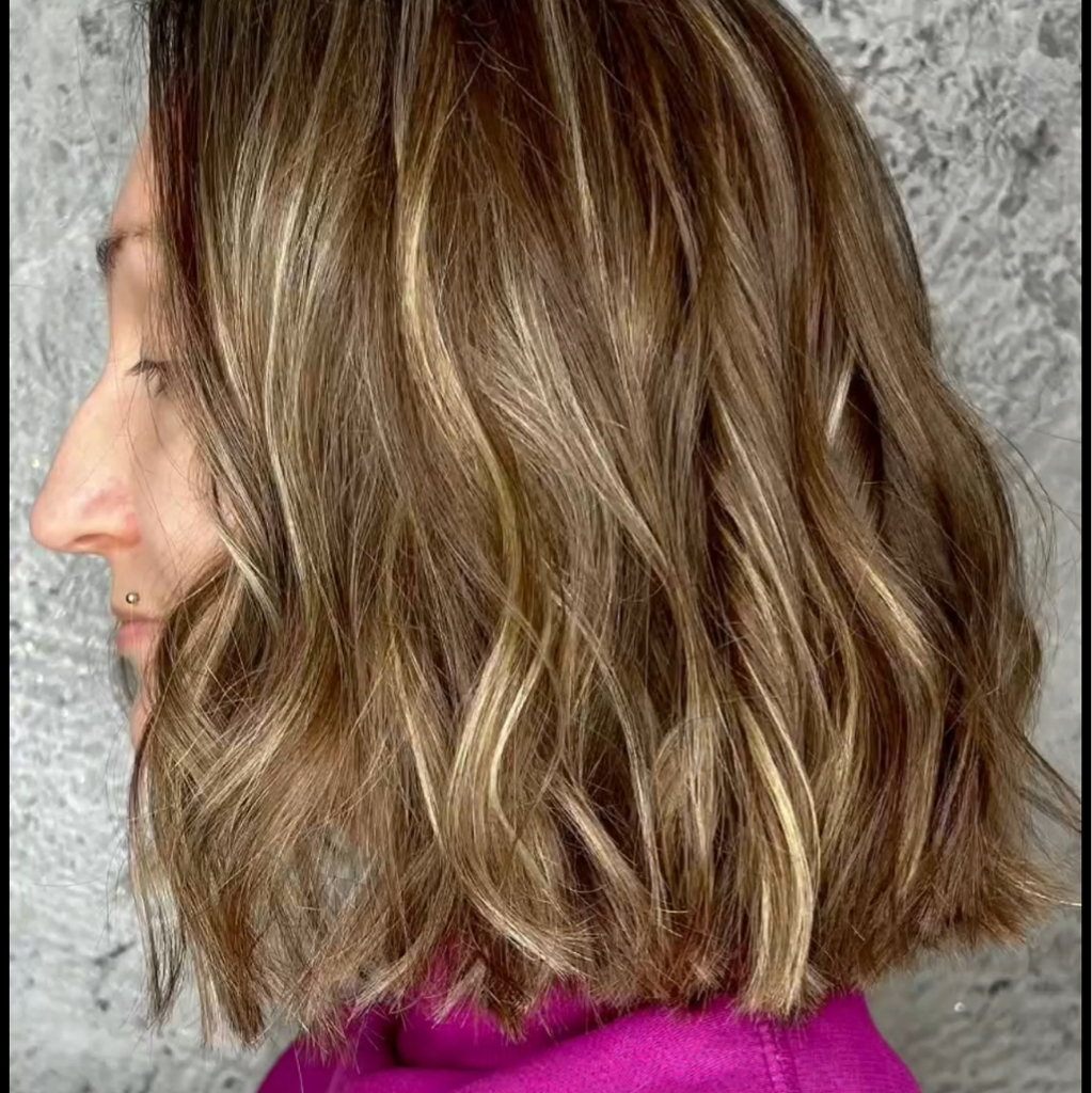 Сложное окрашивание на среднюю длину волос( осветление в технике:мелирование+ тонирование в желаемый оттенок,легкая укла
