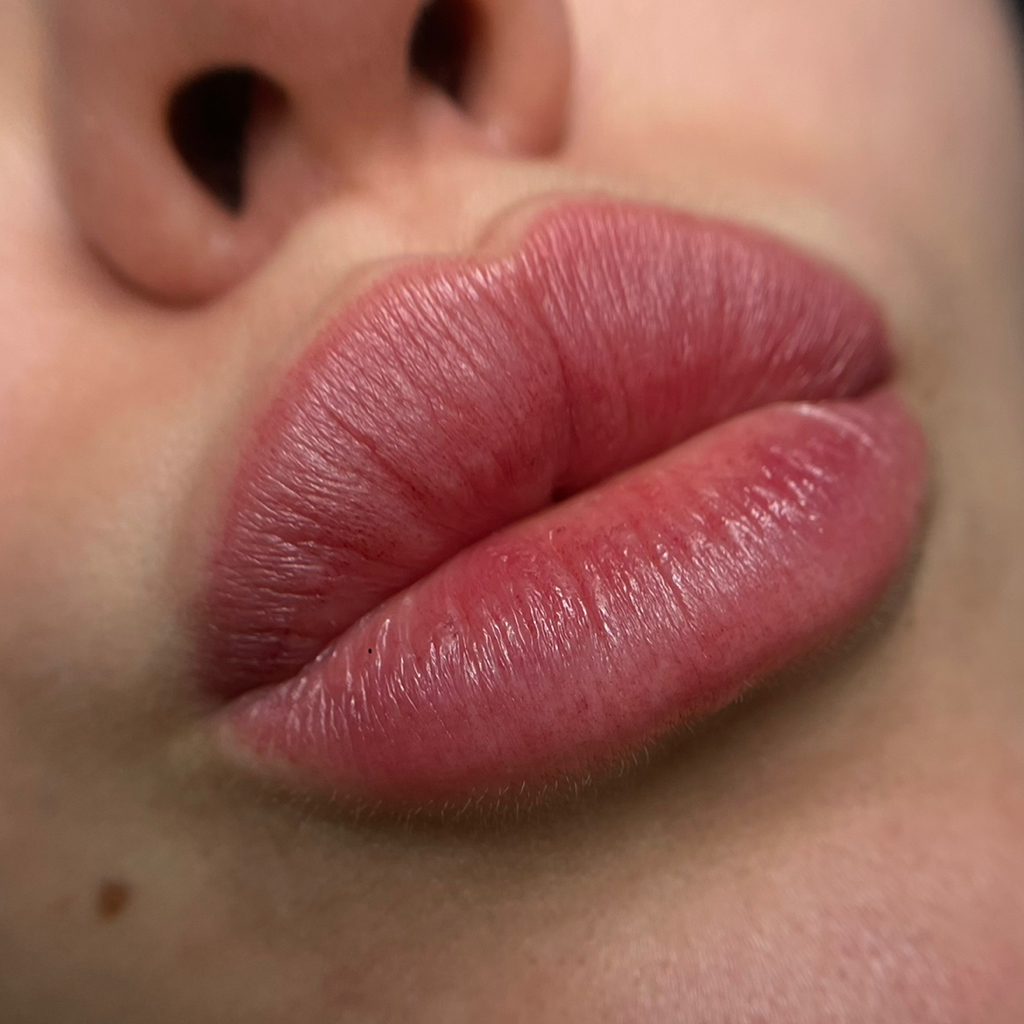 Перманентный макияж губ