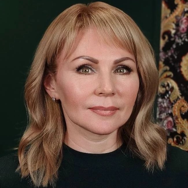 Равномерное окрашивание,
средние волосы