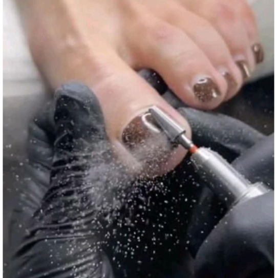 Снятие покрытия на ногах