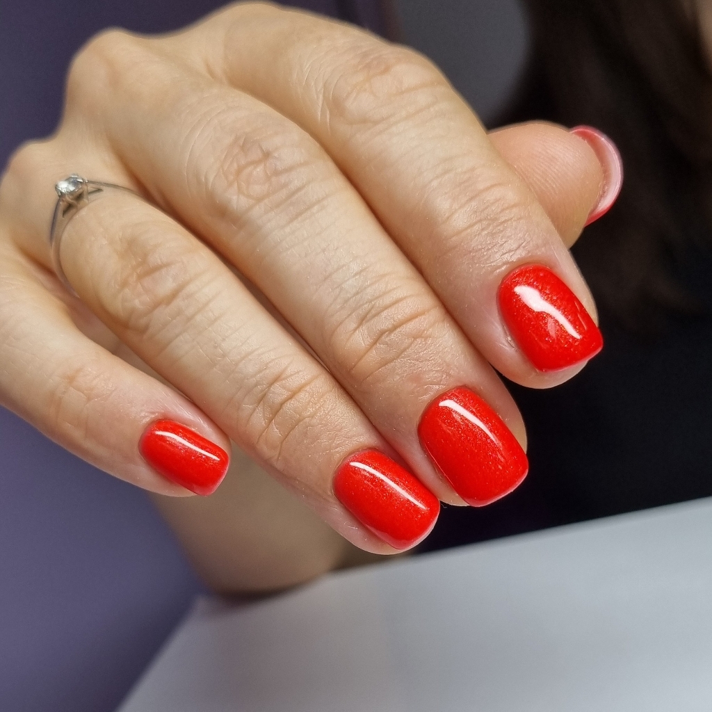 Маникюр с покрытием гель-лак