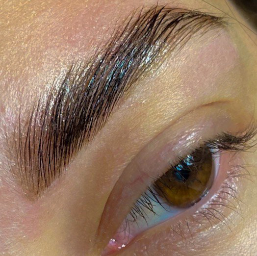 Окрашивание и оформление бровей