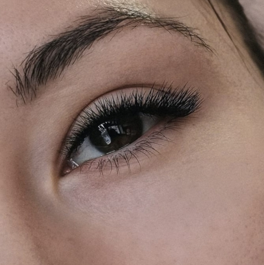 Наращивание ресниц 3D объема