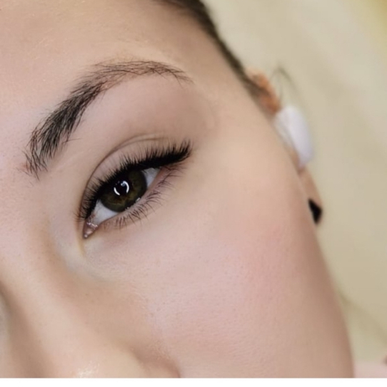 Наращивание ресниц 2D объема