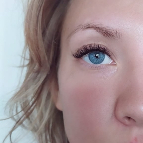 Наращивание ресниц 4D